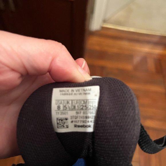 Reebok Memory Tech Sneakers (Size 8 /‎ Gently-Used)